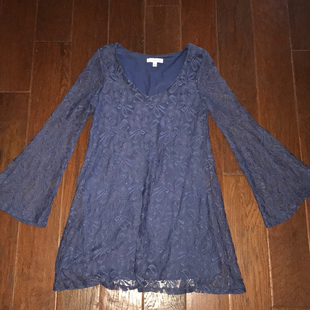 Bell sleeve lace dress